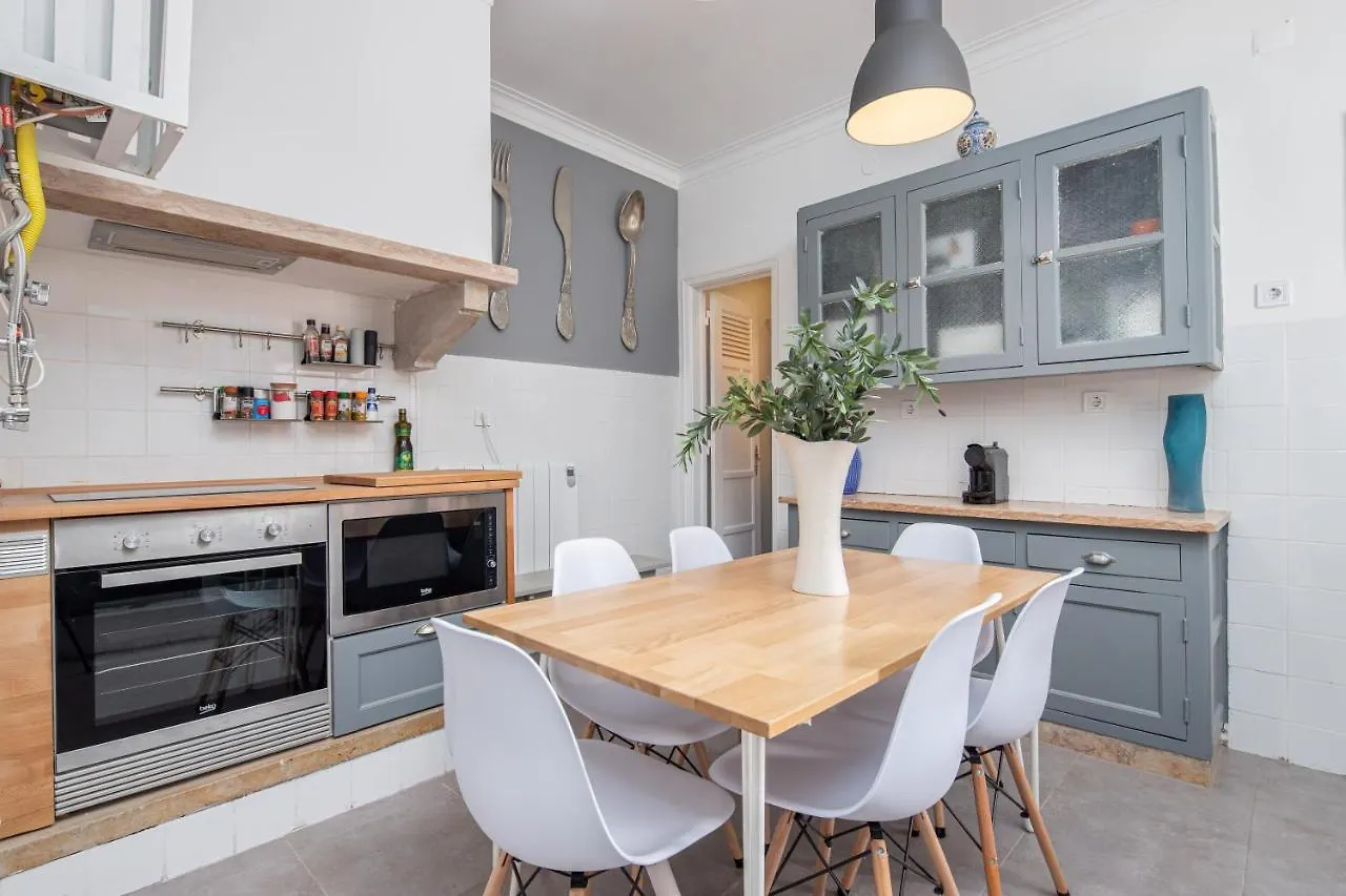 Classy 4Bdr Apartment W/ Balcony By Lovelystay Lisboa Portugal